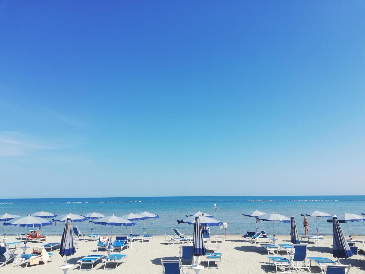 Apartamento Attico Fronte Mare Martinsicuro Exterior foto