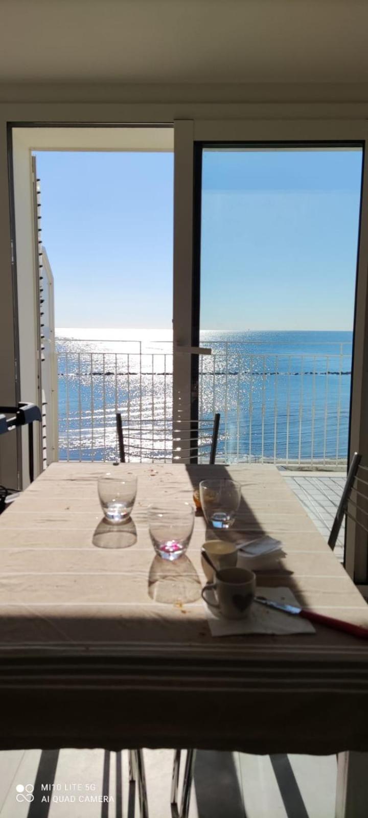 Apartamento Attico Fronte Mare Martinsicuro Exterior foto
