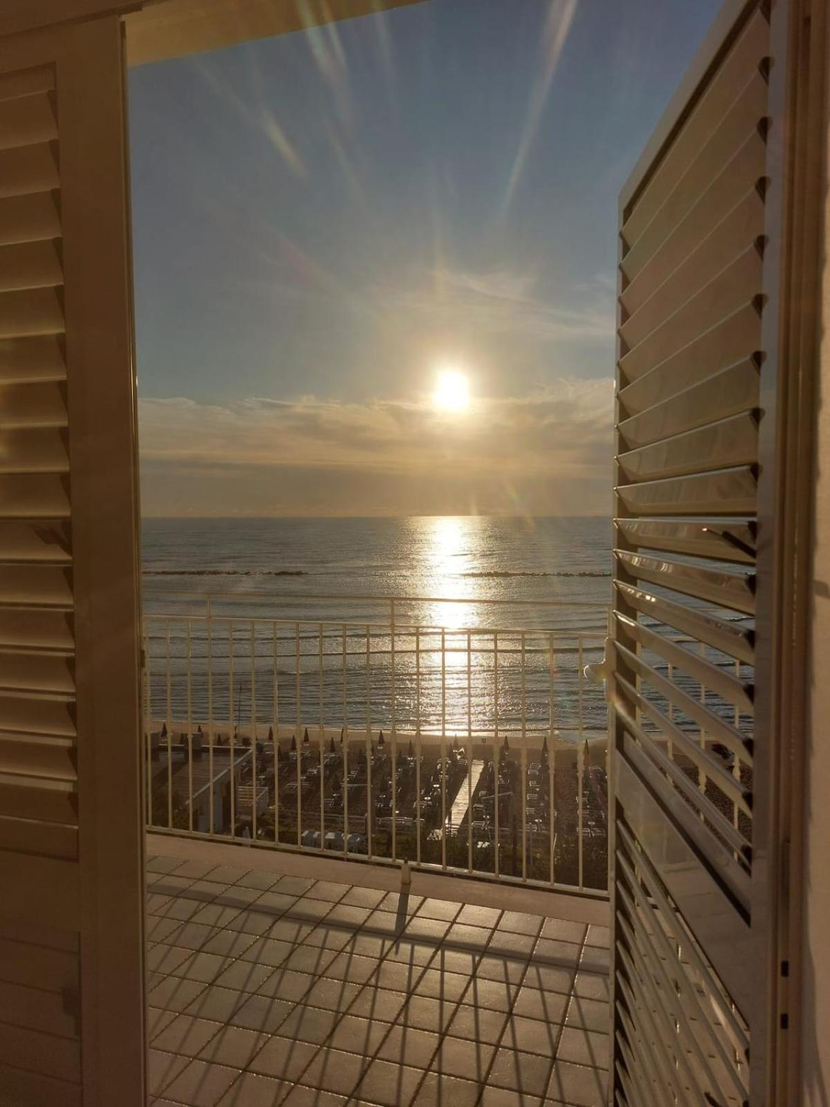 Apartamento Attico Fronte Mare Martinsicuro Exterior foto