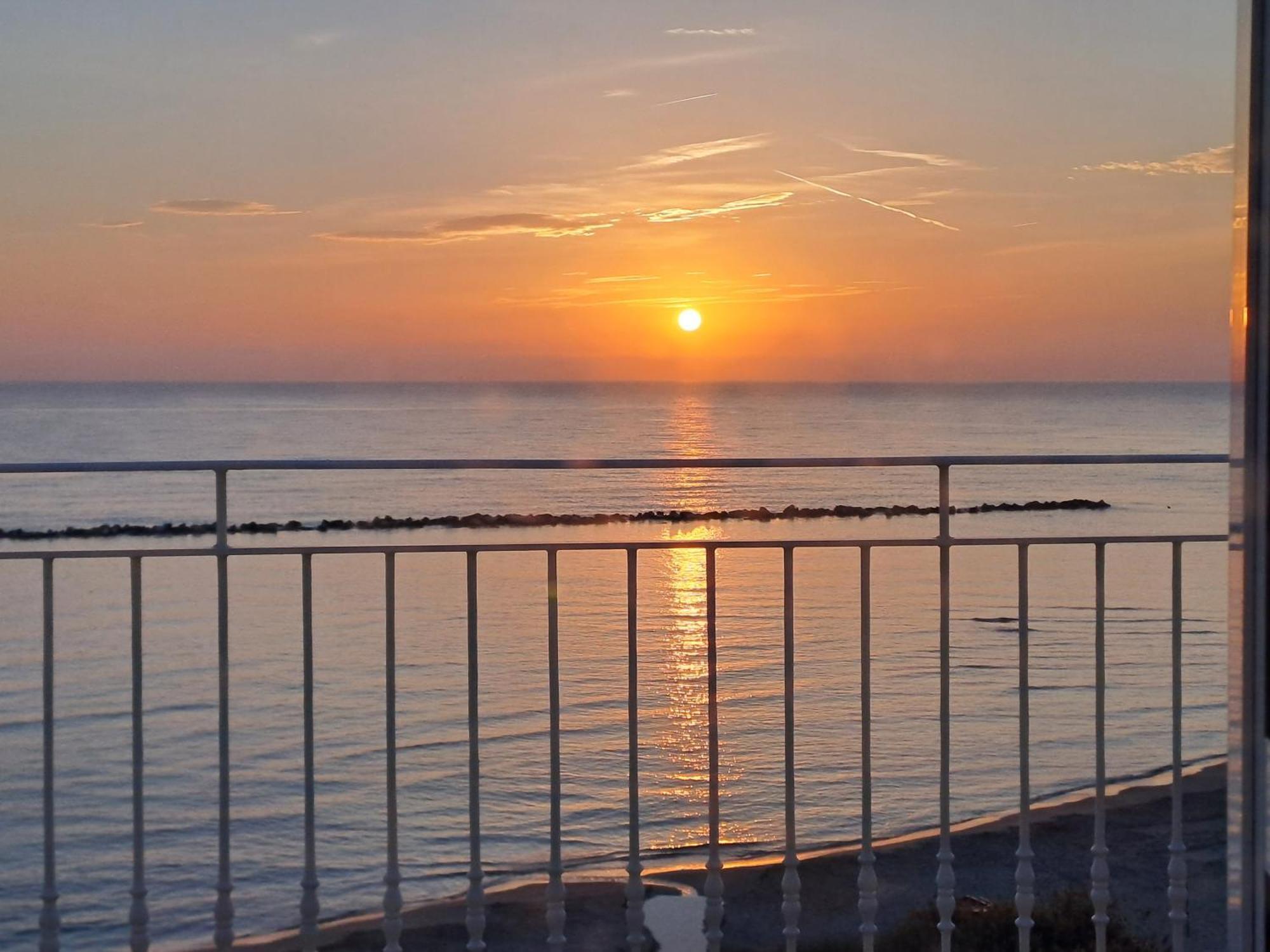 Apartamento Attico Fronte Mare Martinsicuro Exterior foto