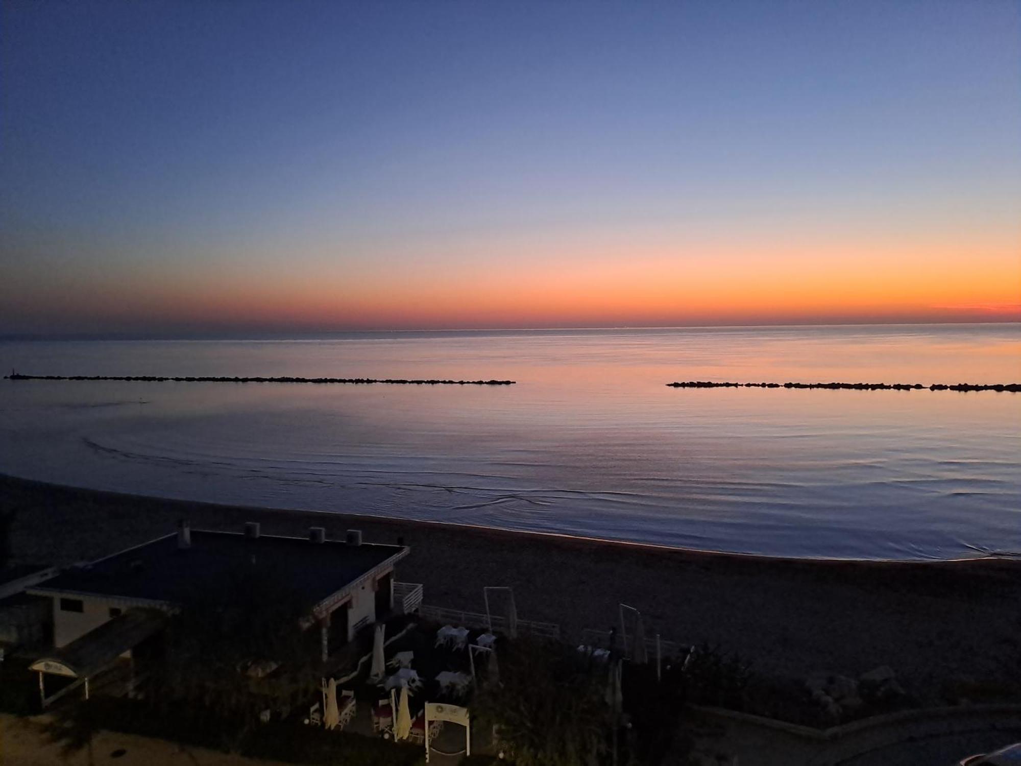 Apartamento Attico Fronte Mare Martinsicuro Exterior foto