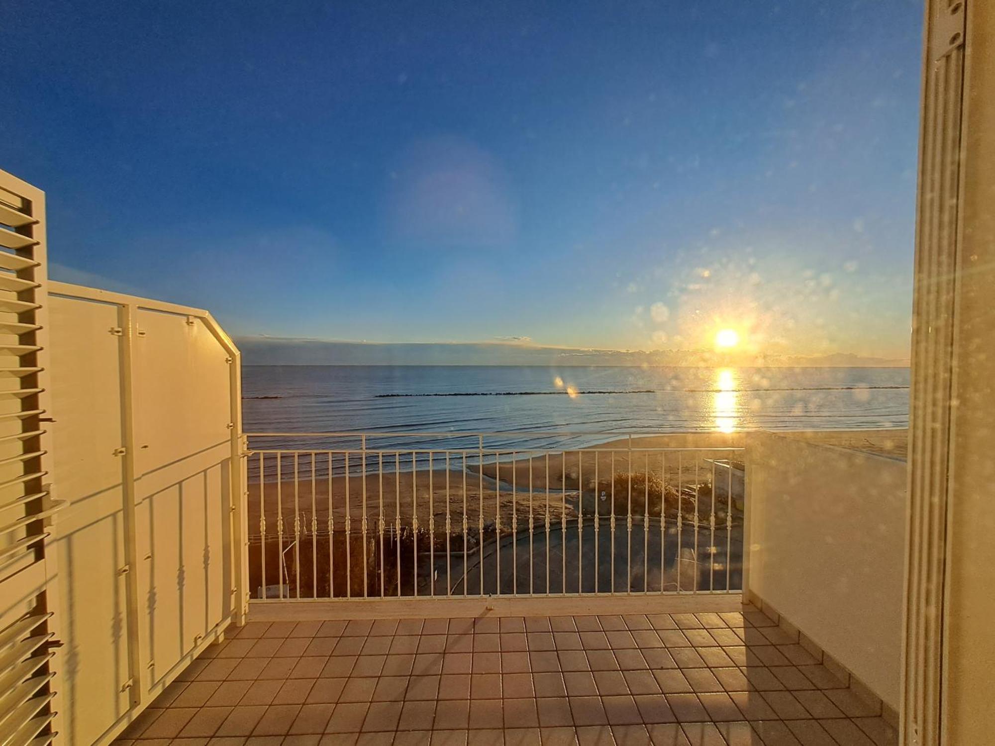 Apartamento Attico Fronte Mare Martinsicuro Exterior foto