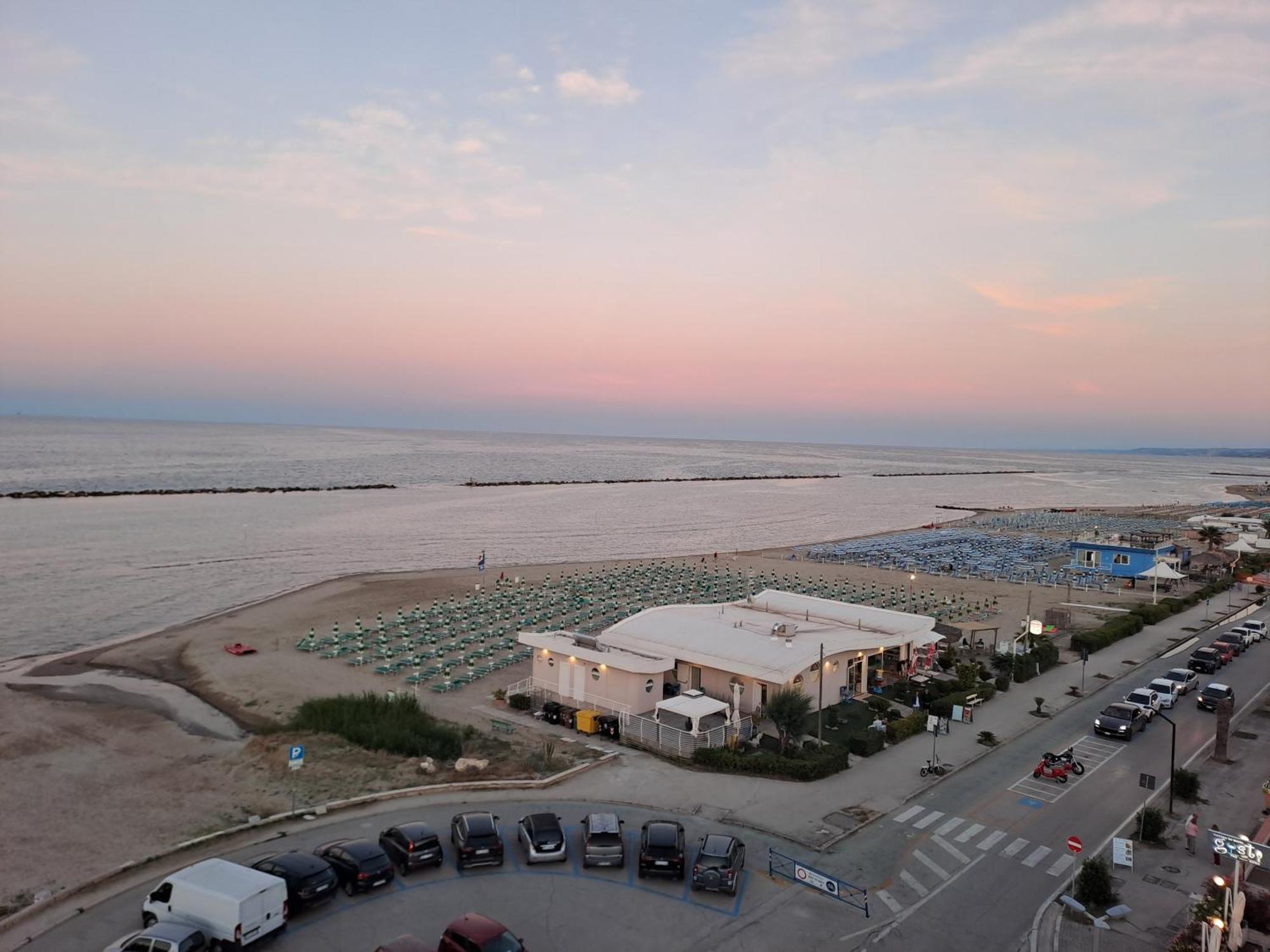 Apartamento Attico Fronte Mare Martinsicuro Exterior foto